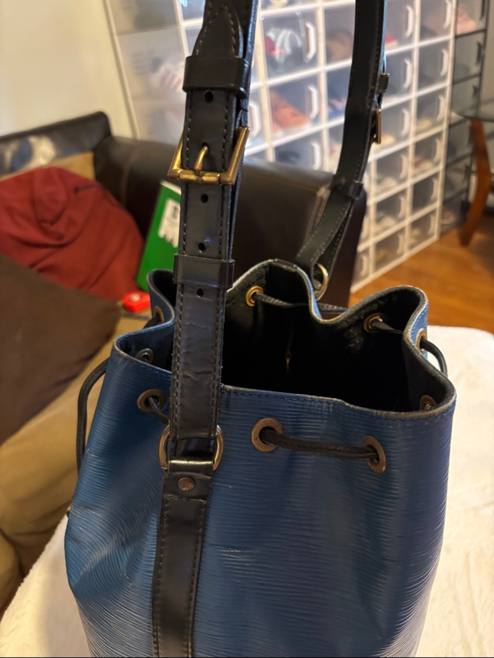 Louis Vuitton Blue Epi Drawstring Bucket Bag - Picture 12 of 17